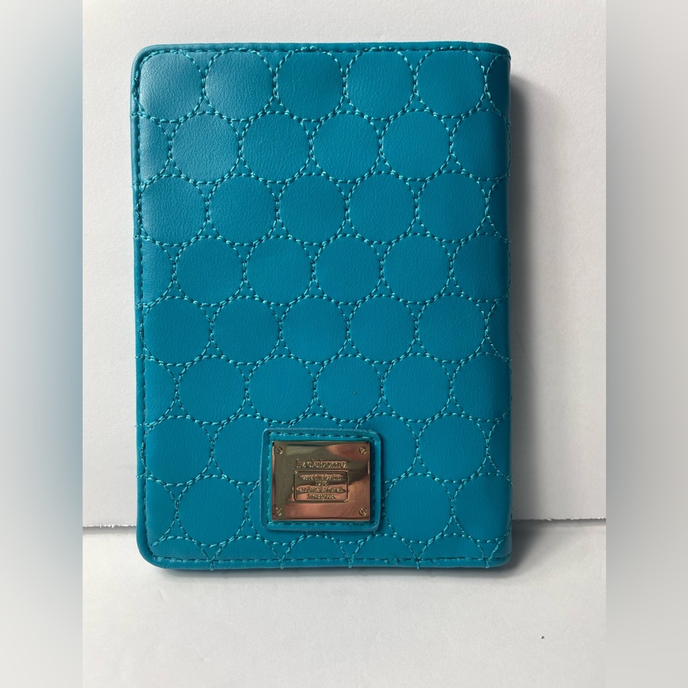 Liz Claiborne leather Turquoise passport cover - Picture 3 of 3